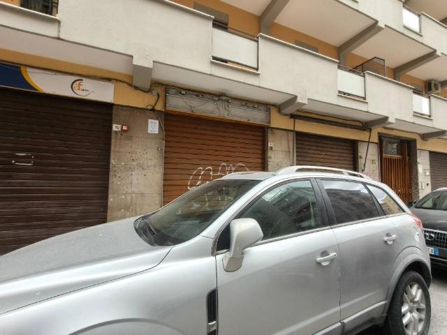 Locale Commerciale in affitto a V Circoscrizione, Palermo