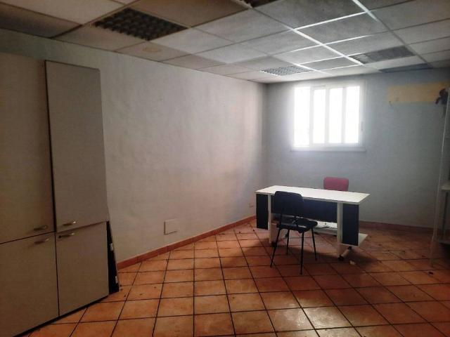Locale Commerciale in affitto a II Circoscrizione, Palermo