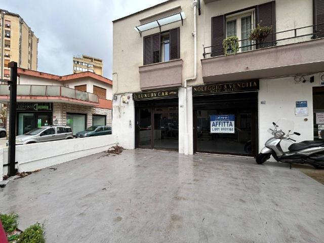 Locale Commerciale in affitto a V Circoscrizione, Palermo