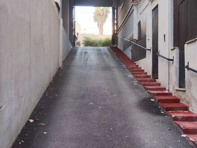 Locale Commerciale in affitto a VIII Circoscrizione, Palermo