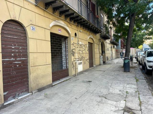 Locale Commerciale in affitto a IV Circoscrizione, Palermo