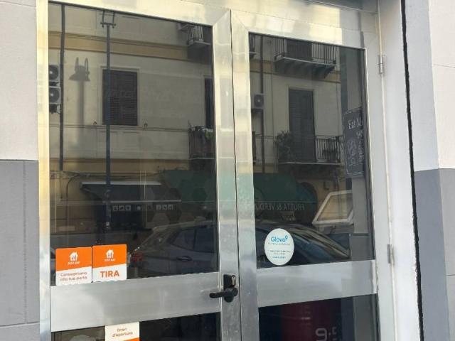 Locale Commerciale in affitto a VIII Circoscrizione, Palermo