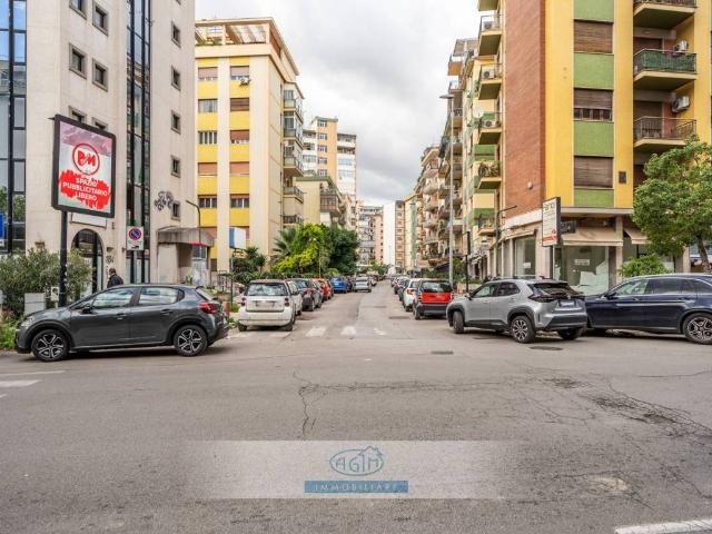 Locale Commerciale in affitto a VIII Circoscrizione, Palermo