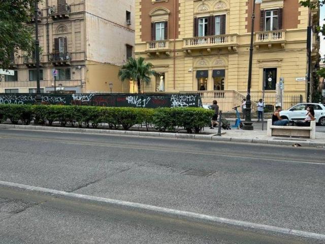 Locale Commerciale in affitto a VIII Circoscrizione, Palermo