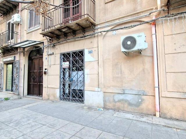 Locale Commerciale in affitto a IV Circoscrizione, Palermo