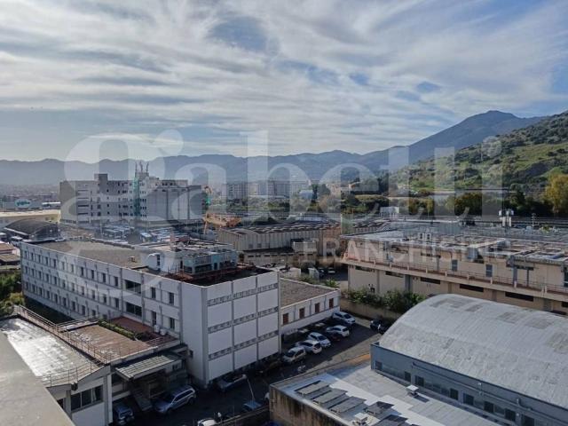 Locale Commerciale in affitto a VI Circoscrizione, Palermo