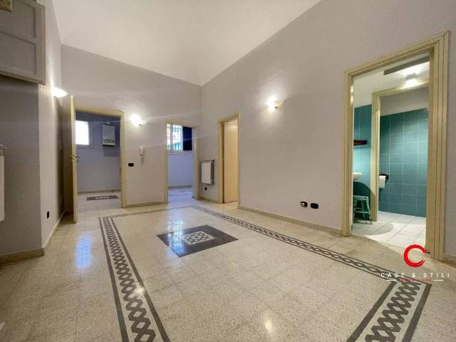 Locale Commerciale in affitto a IV Circoscrizione, Palermo