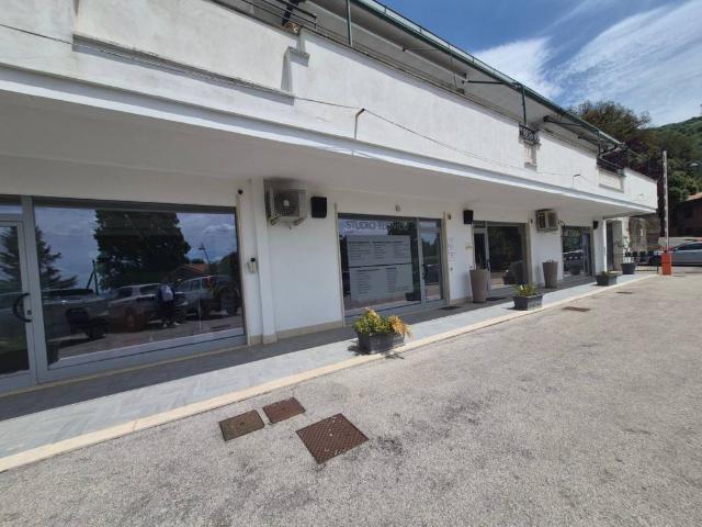 Locale Commerciale in affitto a Casale Lungo, Roma Capitale