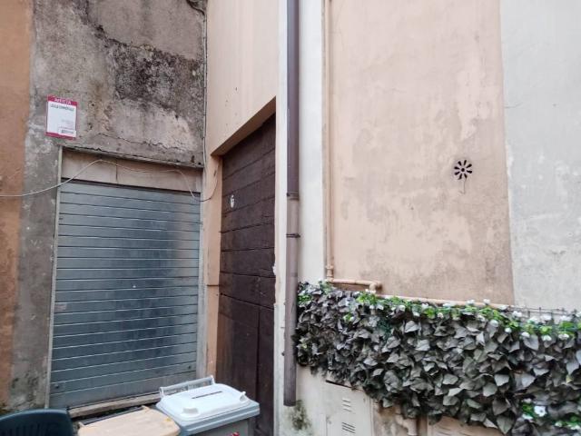 Locale Commerciale in affitto a Scacciati, Roma Capitale