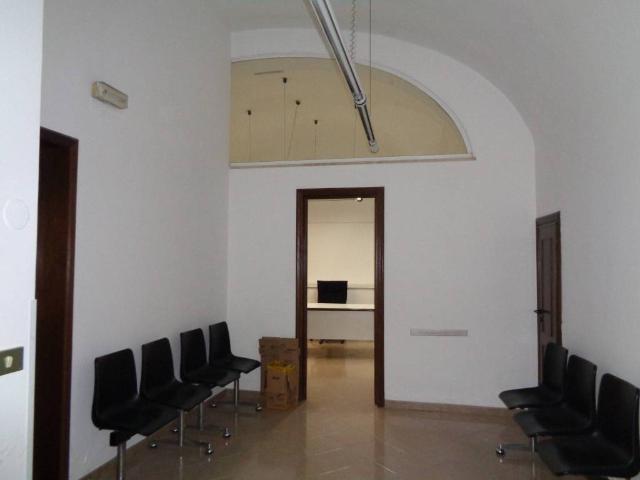 Locale Commerciale in affitto a Puglia, Bari