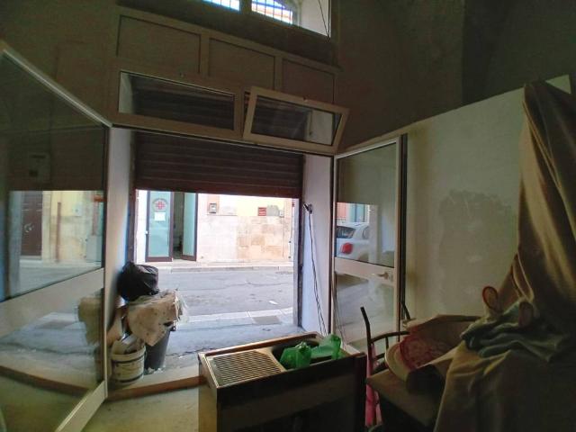 Locale Commerciale in affitto a Puglia, Bari
