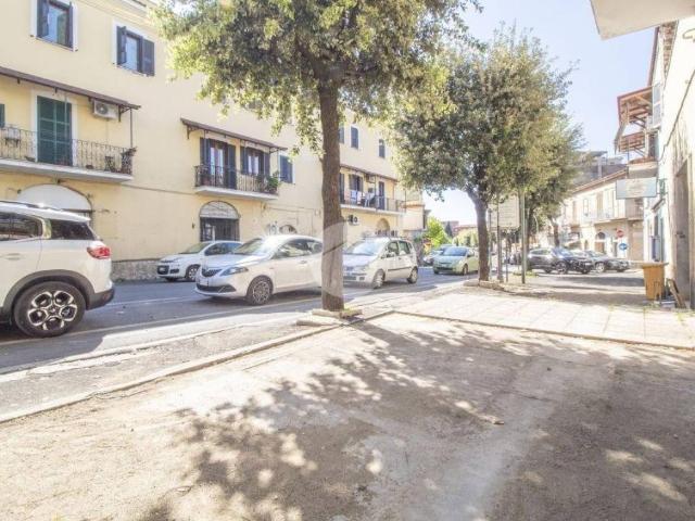 Locale Commerciale in affitto a Roma Capitale, Lazio