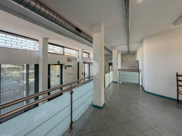 Locale Commerciale in affitto a Palosco, Lombardia