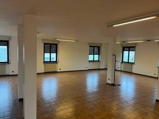 Locale Commerciale in affitto a Pandino, Lombardia