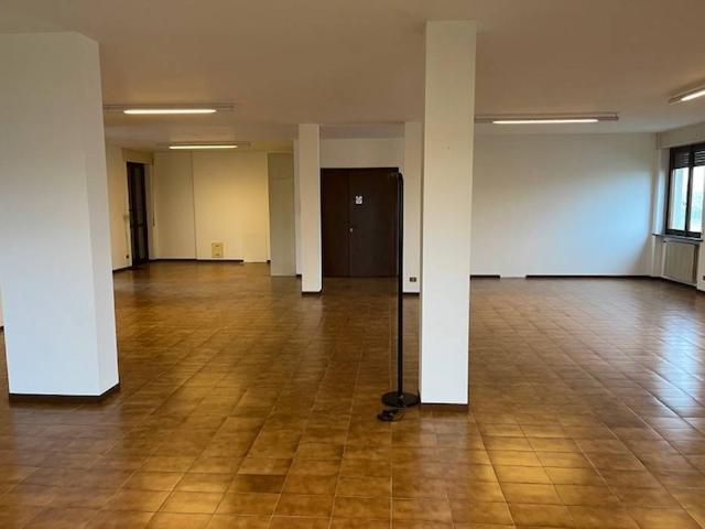 Locale Commerciale in affitto a Pandino, Lombardia