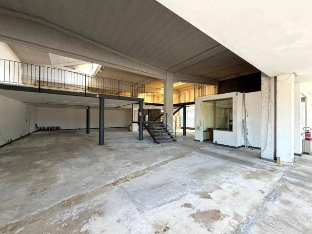 Locale Commerciale in affitto a Pantigliate, Lombardia