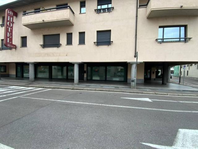 Locale Commerciale in affitto a Ravello, Parabiago