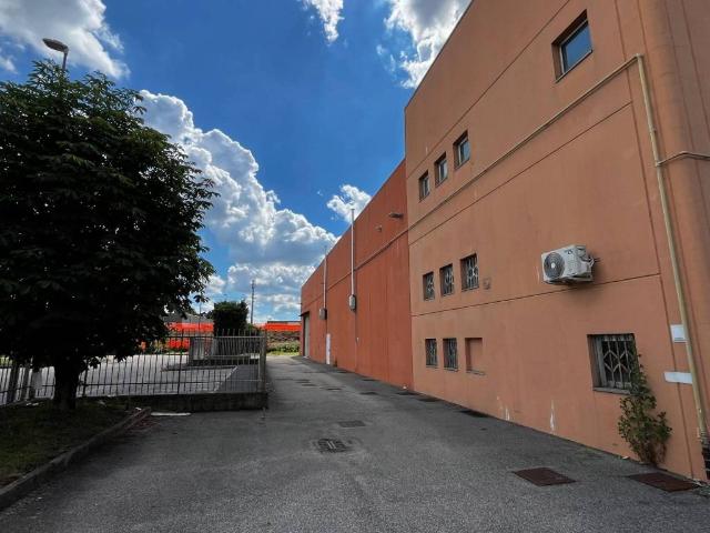Locale Commerciale in affitto a Parabiago, Lombardia