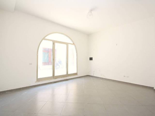Locale Commerciale in affitto a Puglia, Lecce