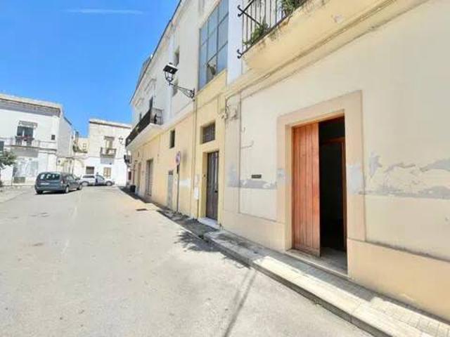 Locale Commerciale in affitto a Puglia, Lecce