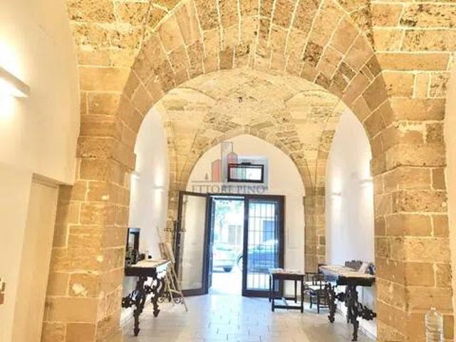 Locale Commerciale in affitto a Puglia, Lecce