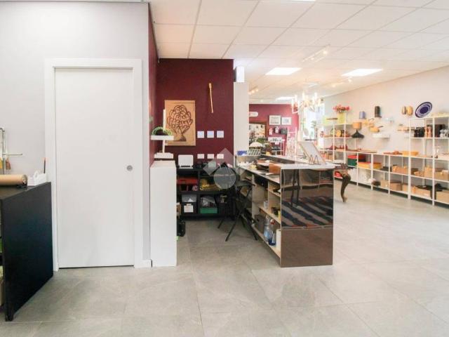 Locale Commerciale in affitto a Paratico, Lombardia