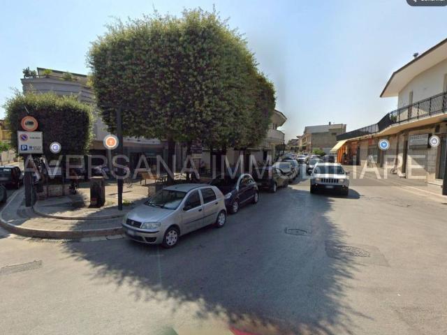 Locale Commerciale in affitto a Parete, Campania