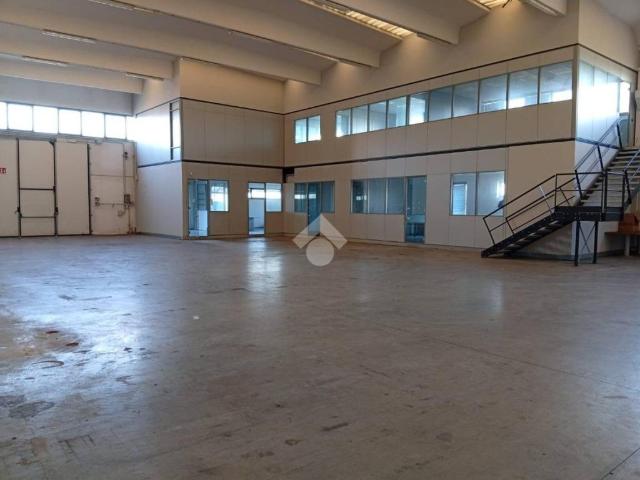 Locale Commerciale in affitto a Cittadella, Sorbolo