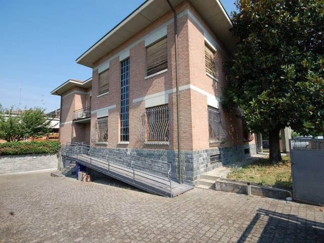 Locale Commerciale in affitto a Golese, Sorbolo