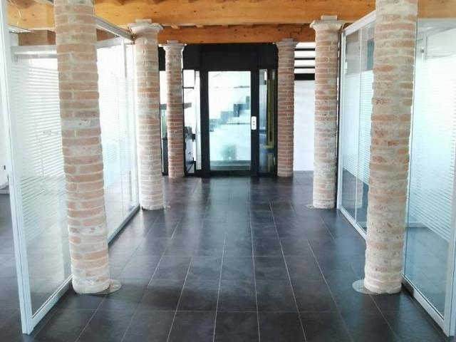 Locale Commerciale in affitto a Cittadella, Sorbolo