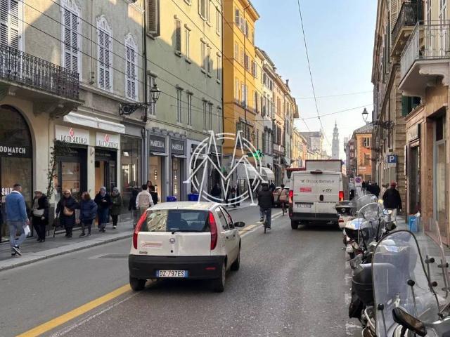 Locale Commerciale in affitto a Parma, Parma Centro