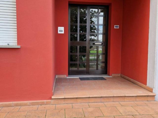 Locale Commerciale in affitto a Parma, San Leonardo