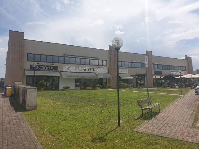 Locale Commerciale in affitto a Cittadella, Sorbolo