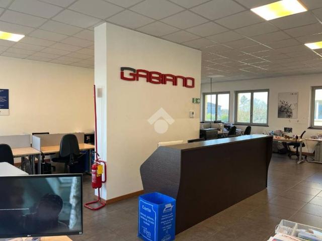 Locale Commerciale in affitto a Parma, Pizzolese