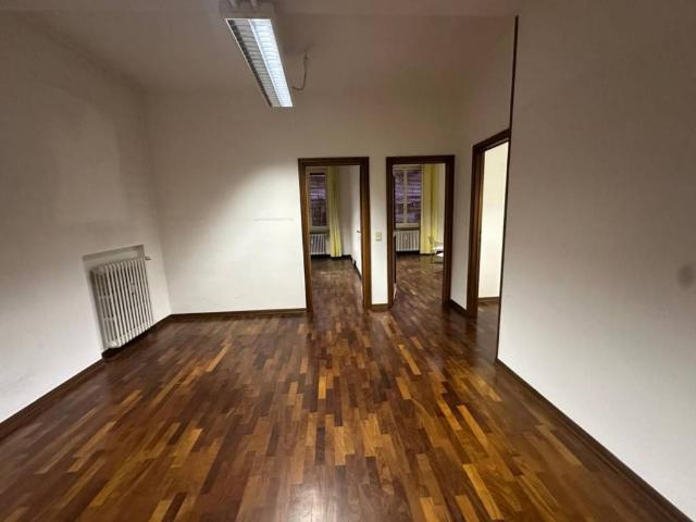 Locale Commerciale in affitto a Lubiana, Sorbolo