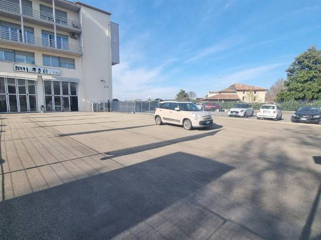 Locale Commerciale in affitto a Sorbolo, Reggio Emilia