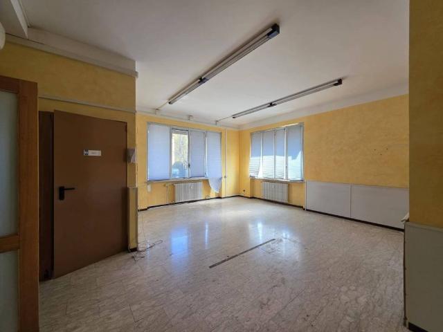 Locale Commerciale in affitto a Parma, Lubiana