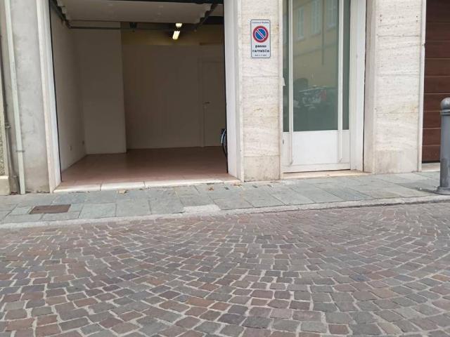 Locale Commerciale in affitto a Parma Centro, Sorbolo