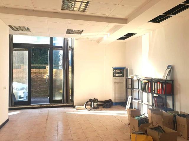 Locale Commerciale in affitto a Parma, San Lazzaro