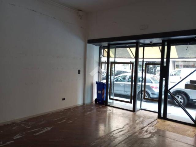 Locale Commerciale in affitto a San Leonardo, Sorbolo