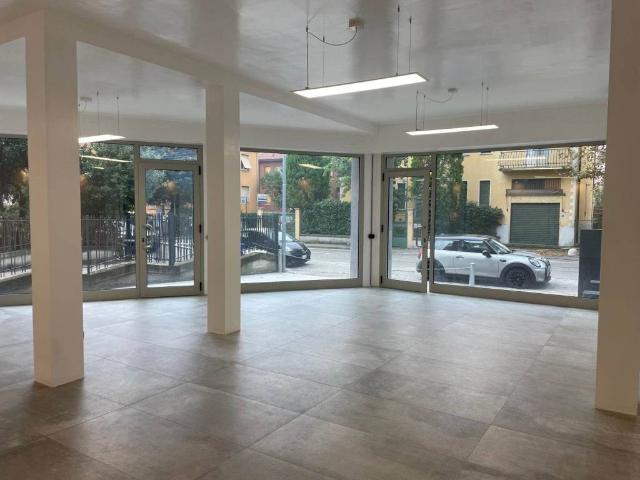 Locale Commerciale in affitto a Parma, San Pellegrino