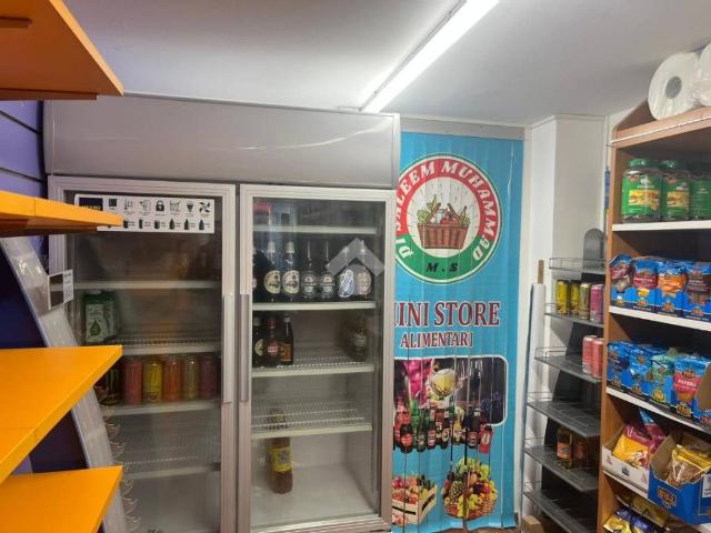 Locale Commerciale in affitto a Parma, Oltretorrente