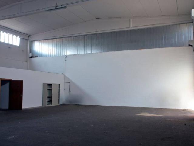 Locale Commerciale in affitto a Parma, Crocetta