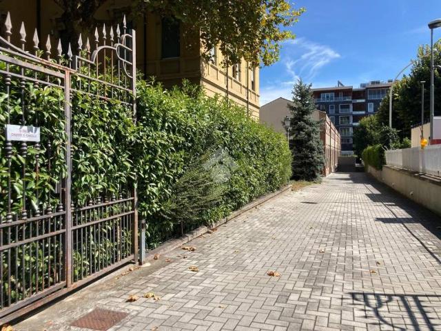 Locale Commerciale in affitto a Parma, San Leonardo
