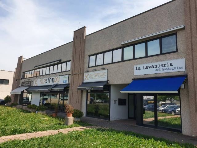 Locale Commerciale in affitto a Cittadella, Sorbolo