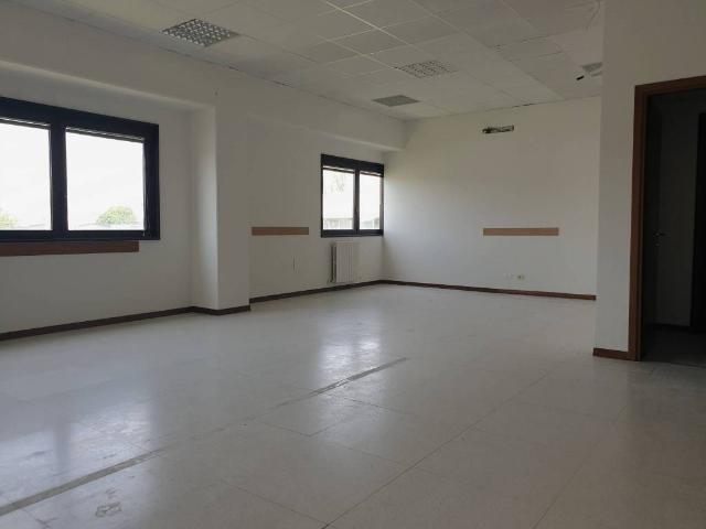 Locale Commerciale in affitto a Cittadella, Sorbolo