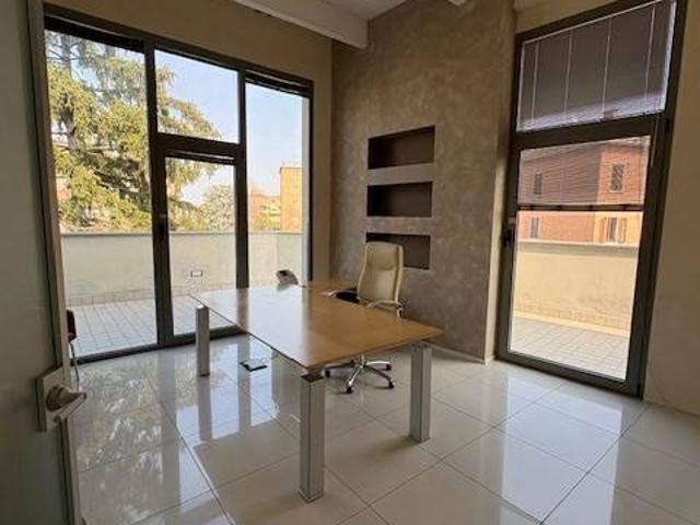 Locale Commerciale in affitto a Pablo, Sorbolo