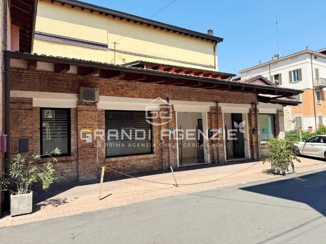 Locale Commerciale in affitto a San Leonardo, Sorbolo