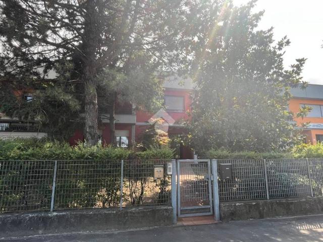Locale Commerciale in affitto a Parma, Vicopò