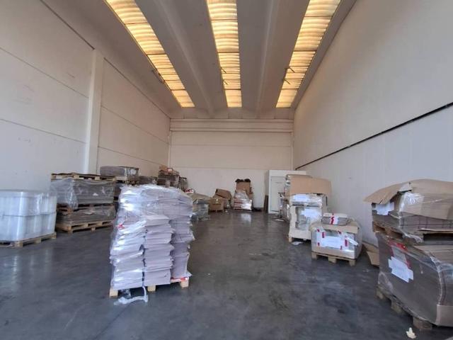 Locale Commerciale in affitto a Cittadella, Sorbolo